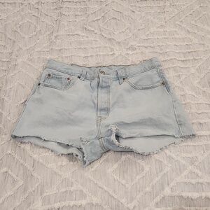 Light wash, button fly high waist Levi's jean shorts sz 33! Excellent condition!